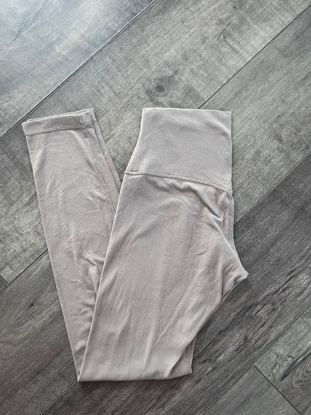 Aritzia golden butter taupe leggings size 6